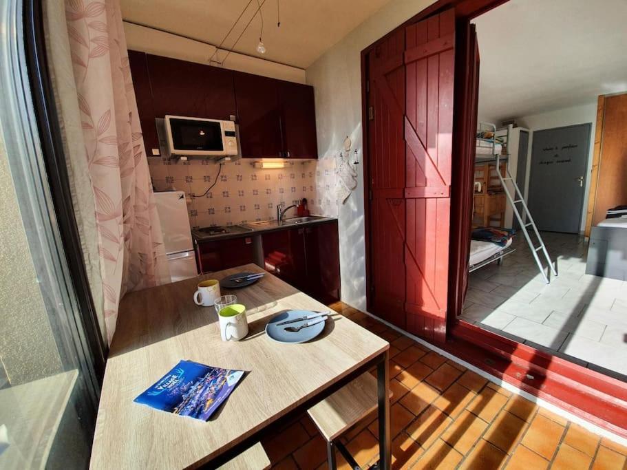 Studio De 23 M2 Avec Jardinet 400M De La Plage เลอบาร์กาแรส ภายนอก รูปภาพ