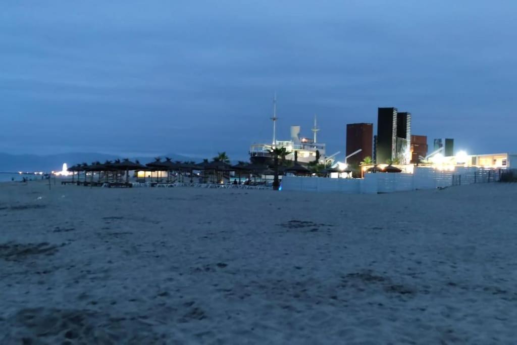 Studio De 23 M2 Avec Jardinet 400M De La Plage เลอบาร์กาแรส ภายนอก รูปภาพ